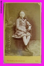 PCV308 GIRL by VICTOIRE & ARAMBOURG in LYON