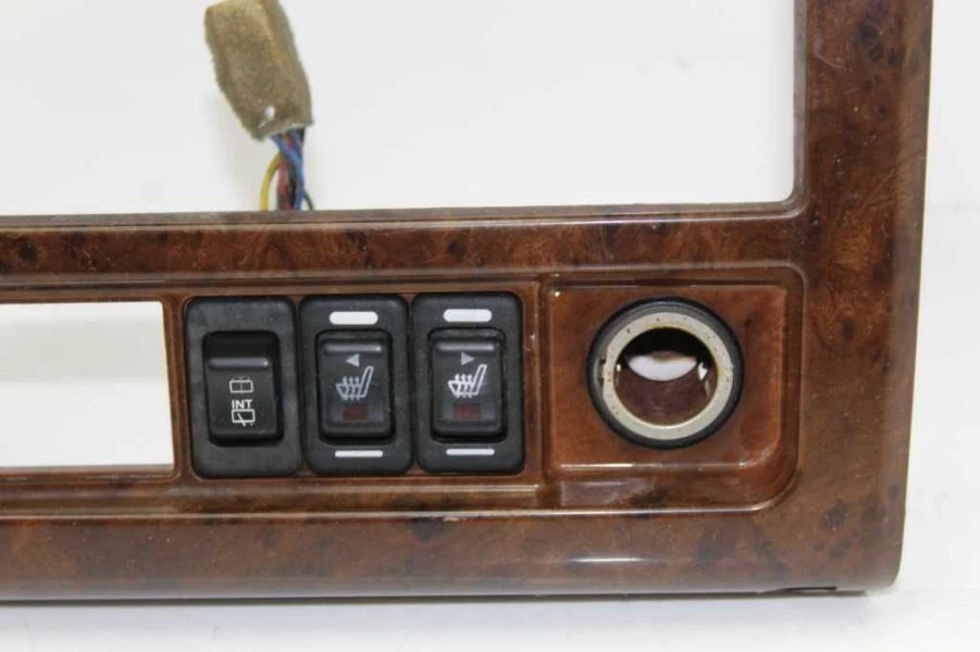 Ободок отделки вентиляционной решетки радиоприемника переменного тока для центральной приборной панели 1997 98 99 Infiniti QX4 - Изображение 3 из 4