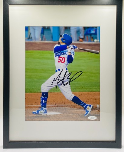 Foto 8x10 firmada y enmarcada de Mookie Betts con certificado de autenticidad (3012947)