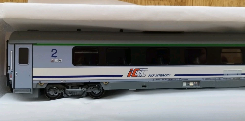 ACME PKP 90164 IC 61 51 29-90 031-7 2 Class Open Plan Coach - Image 1 of 4