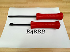 Snap-on Tools Usa New 2pc Red Hard Grip Straight Bent Striking Prybar Set Snap-on Tools Usa New 2pc Red Hard Grip Straight Bent Striking Prybar Set