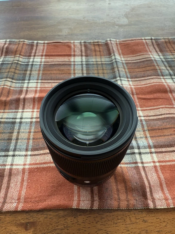 Lente artística Sigma 50 mm f/1,4 DG DN (Sony E) modelo 2023 con anillo de apertura Foto 2 de 3