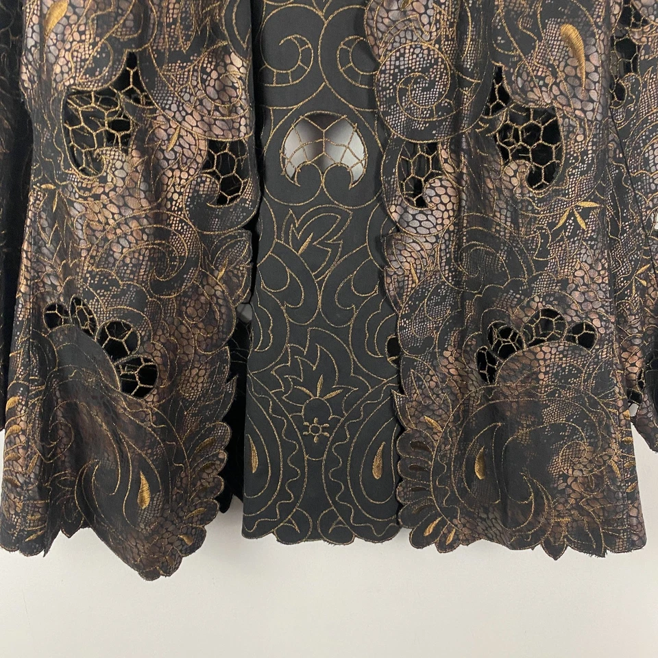 Chaqueta Chicos Bordada Corte Encaje Frente Abierto Talla 3 US XL Bronce Negra Foto 3 de 4