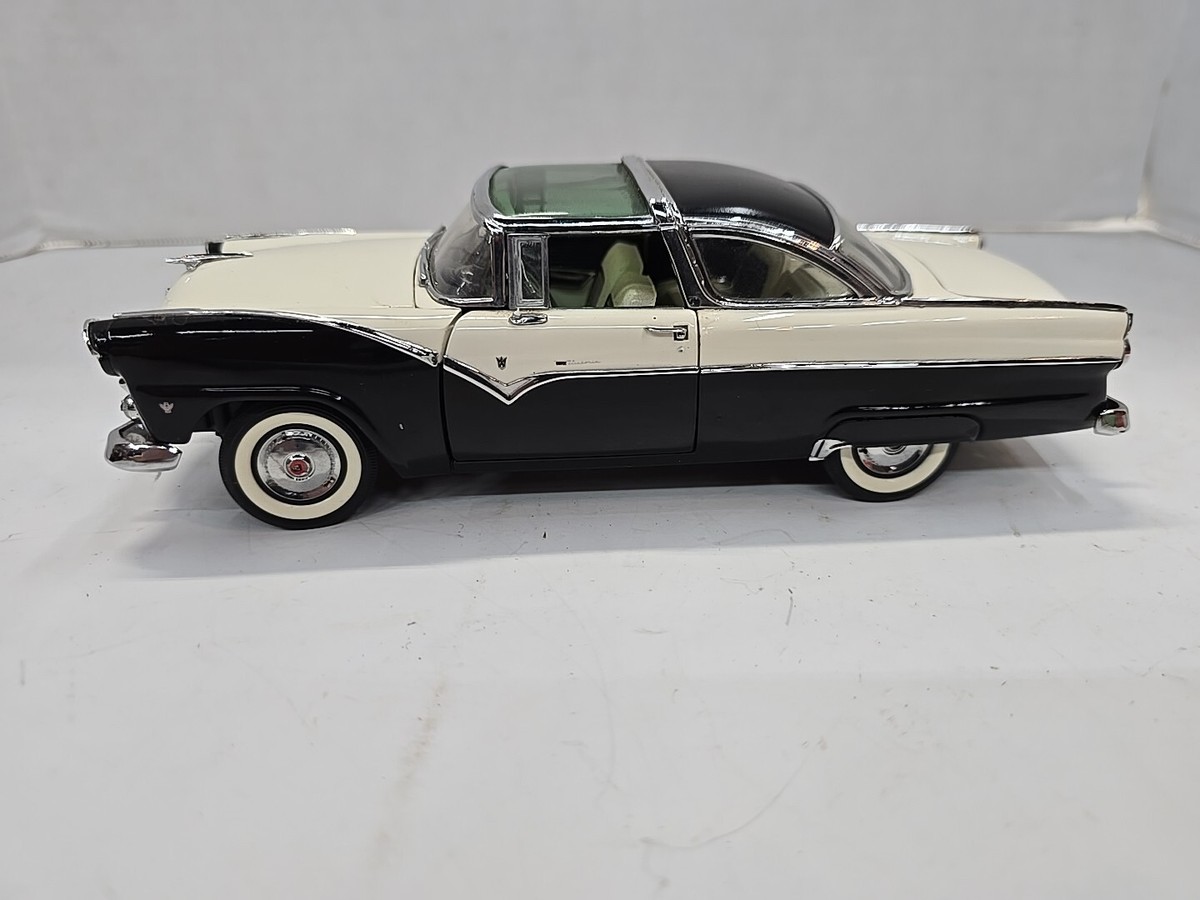 ミニカー Ford Crown Victoria 1955 1955 Ford Crown Victoria Green 1/43 Diecast Model Car by
