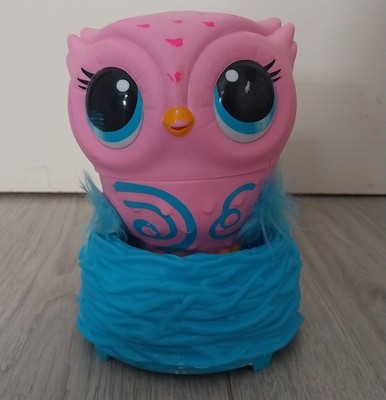 Owleez 6053359 Fliegende Baby Eule interaktives Spielzeug mit Lichtern und Geräuschen - rosa