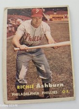 1957 Topps Set-Break # 70 Richie Ashburn