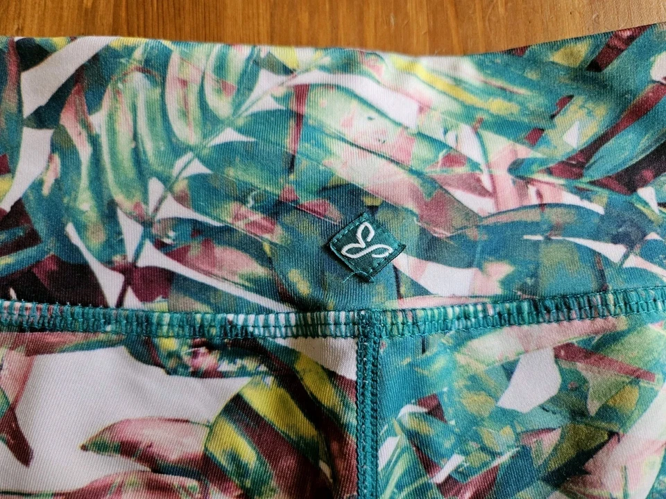 Leggings de yoga capri recortados con estampado de palmeras tropicales PrAna Roxanne talla M Foto 3 de 4