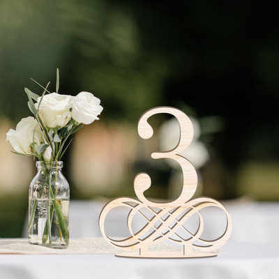 Tischnummern - rustikale freistehende Tischgedecke aus Holz für Hochzeit & Event