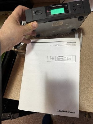 Audio-Technica AT3000SERIES Received Microphone with Carrying Case