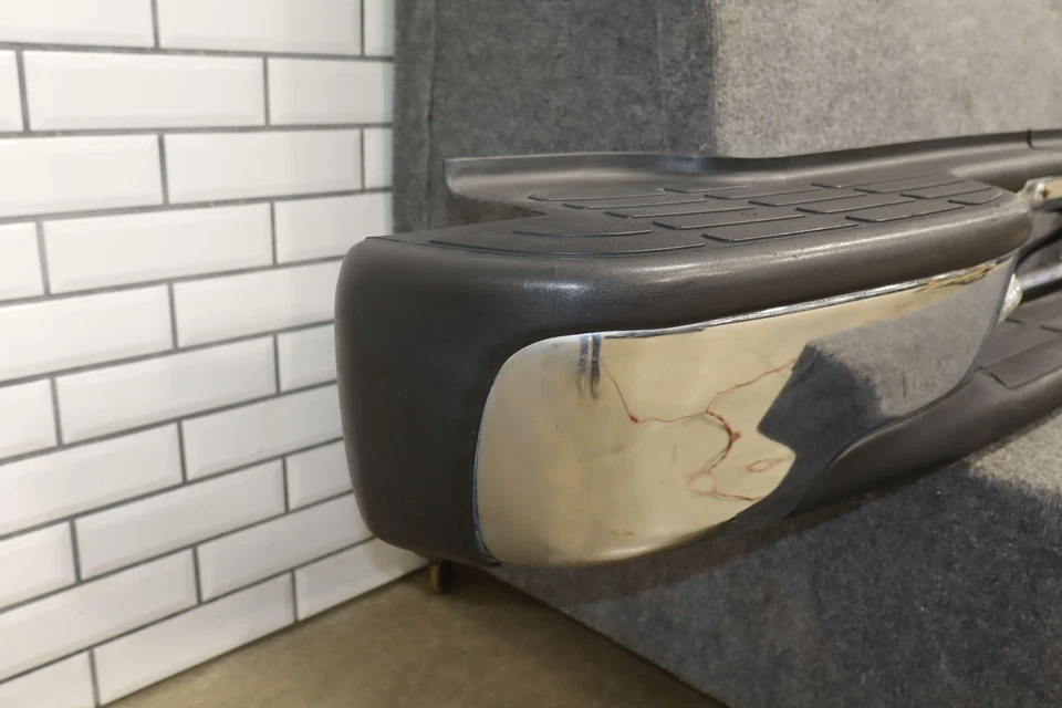 00-06 Chevy Suburban Tahoe GMT800 Chrome Rear Bumper See Photos Foto 3 de 4