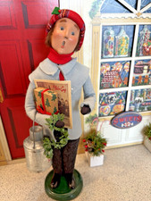 Byers Choice Christmas 2004 Caroler Man Traditional Shopper Milk Jug Gift News Byers Choice Christmas 2004 Caroler Man Traditional Shopper Milk Jug Gift News