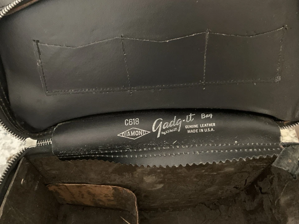 2 bolsas de cuero vintage para cámara - 1 es Diamond Gadg-it C618 negras. Ambos tienen correas Foto 3 de 4