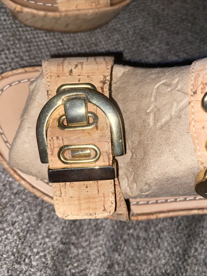 Cuñas de corcho Stuart Weitzman talla 35 1/2 EE. UU. 5M LL 29363. Se vende por $325.00 Foto 3 de 4