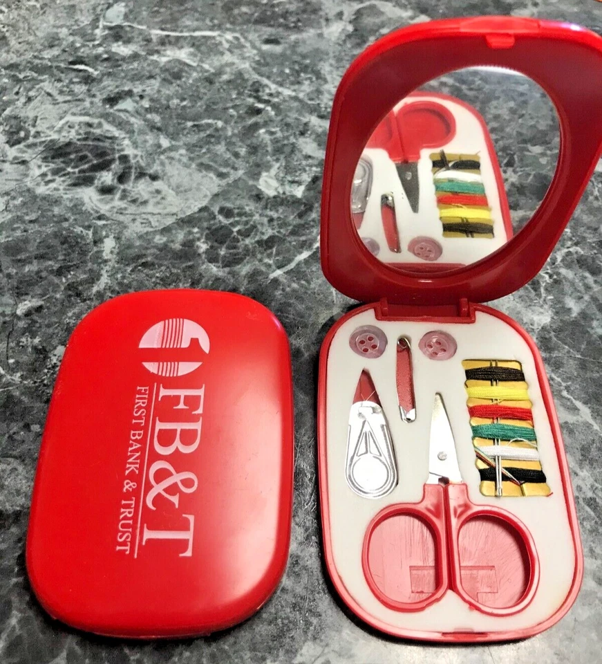 2 NUEVOS Kits de Costura con Tijeras Y ESPEJO COMPACTO con Impresión Aleatoria Foto 3 de 3