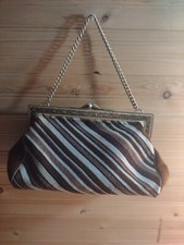 Vtg Clasp Frame W Gold Chain Clutch Bag
