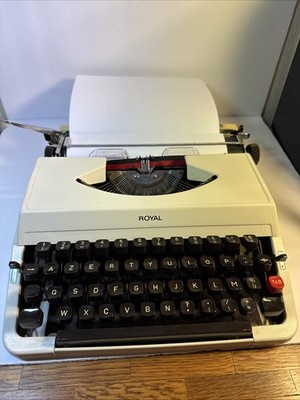 ROYAL 203 Portable Typewriter RARE -AZERTY Keyboard from French/Belgium Market