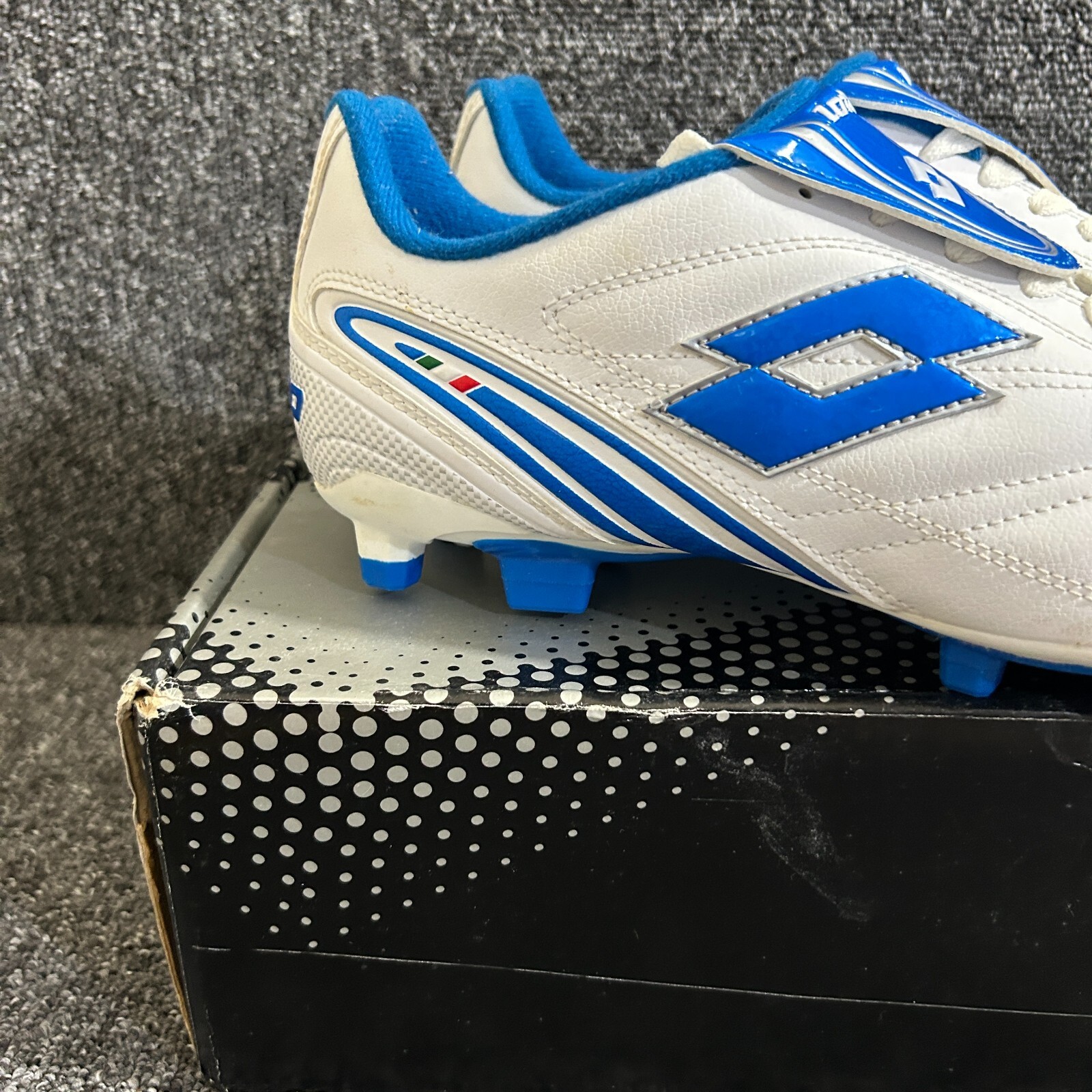 Lotto Stadio Azzurri Scarpe Calcio Uomo UK 7 5 EU 41 FG Bianco Blu Classiche Nuove con etichette