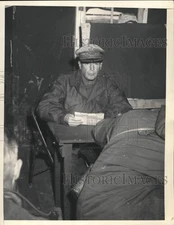 1951 Press Photo General Douglas MacArthur seated at table in US Army field tent