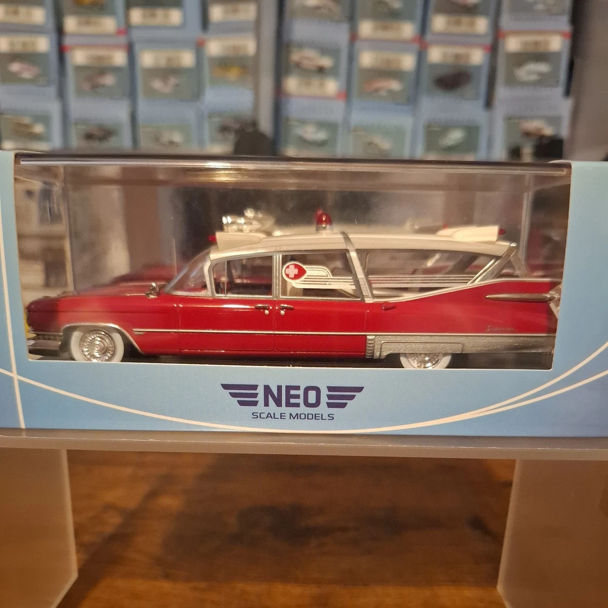 Miniature NEO 43895 Cadillac S&S High Top Ambulance 1/43 - Très Bon état