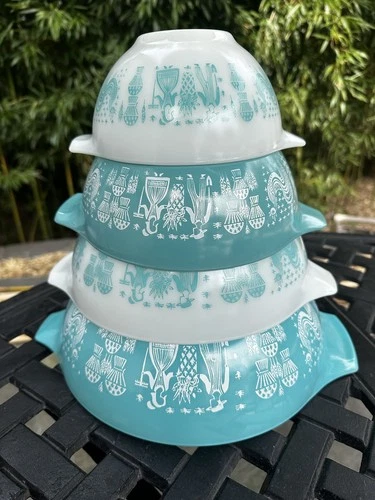 PYREX Vintage Amish Butterprint Turquoise White Cinderella Mixing Bowl Set Of 4