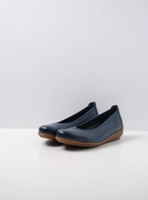 Wolky Women's Duncan F2F Comfort Slip On Flat, Navy