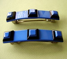 1509 / pair of black and blue plastic clasps