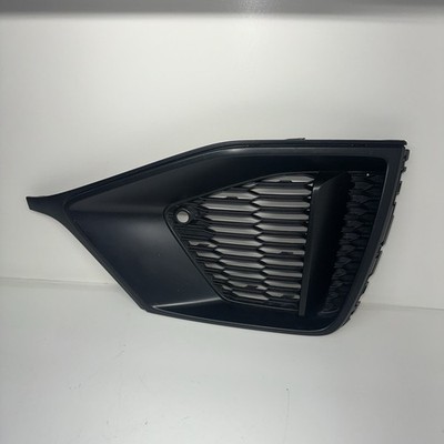 AUDI Q8 FRONT RIGHT AIR GUIDE GRILLE 4M8807682A 4M8-807-682-A.    A2