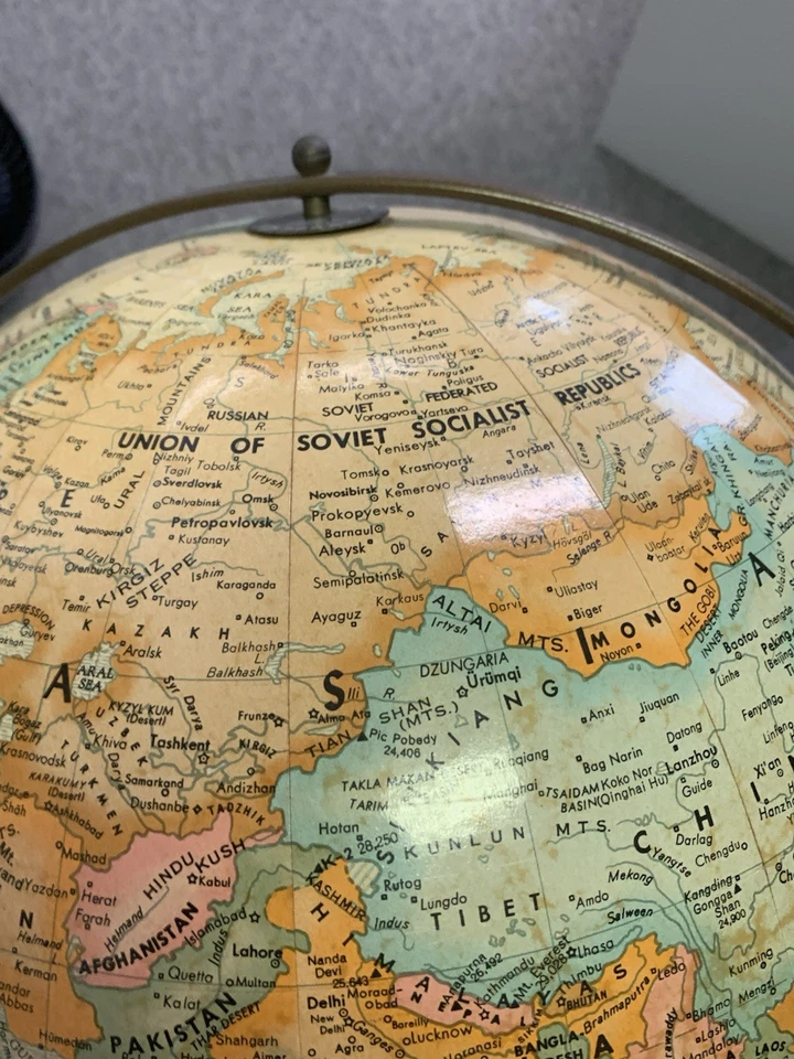 "Globo de piso vintage Mid-Century Replogle de 16 pulgadas" Foto 4 de 4