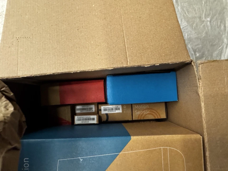 SimpliSafe 23 Piece Gen3 Wireless Home Security System New In Boxes White - Image 4 of 4