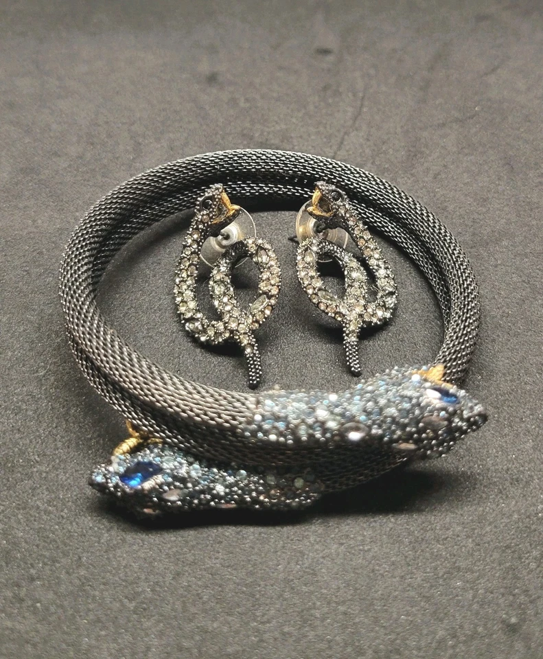 Pendientes serpiente enrollada con pavé de cristal azul/negro Alexis Bittar, pulsera a juego Foto 4 de 4