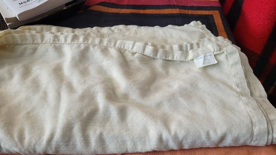 Crate & Barrell VALENCIA Ecru Napkins Set of 7 APX 21x21 - Image 4 of 4