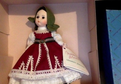 madame alexander miniature showcase dolls