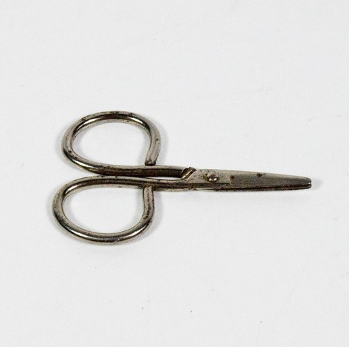 Vintage Mini Sewing Thread 2 3/4" Scissors
