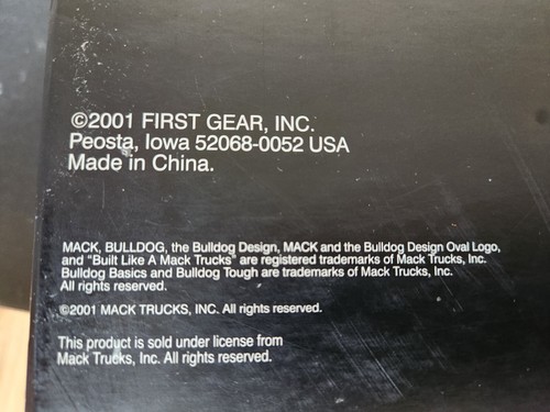 First Gear Mac kR Model Tow Truck Gold Edition - 1:32 Presentation Piece 2001 - Picture 11 of 11