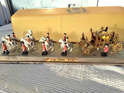 VINTAGE BOXED HER MAJESTY'S STATE COACH - THE QUEEN'S SILVER JUBILEE - 1977