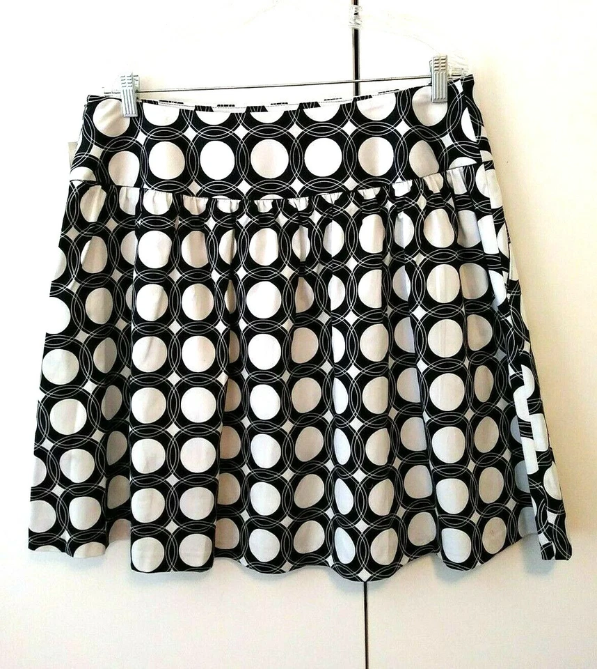 NEW WOMEN'S LARRY LEVINE SPORT WHITE % BLACK LARGE POLKA DOT SKIRT 14 L $50 MSRP - Image 3 of 4