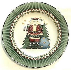 Sakura-Nutcrackers-Debbie-Mumm-Salad-Plate-Style-Santa-Nutcracker