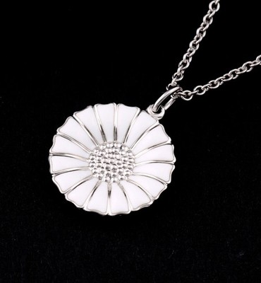 GEORG JENSEN Sterling Anhänger m. weißer Emaille. Rhodiniertes Gänseblümchen. Anton Michelsen