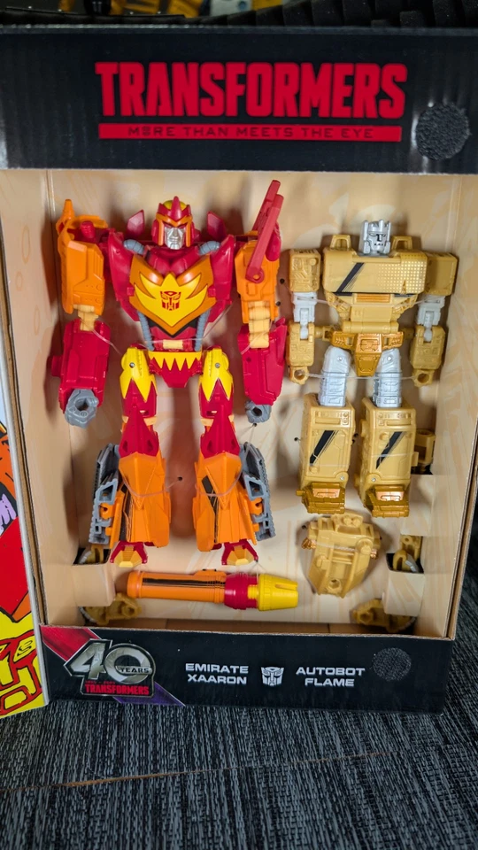 Generations Comic Edition Autobot Flame & Emirate Xaaron Action Figure 2-Pack - Image 4 of 4