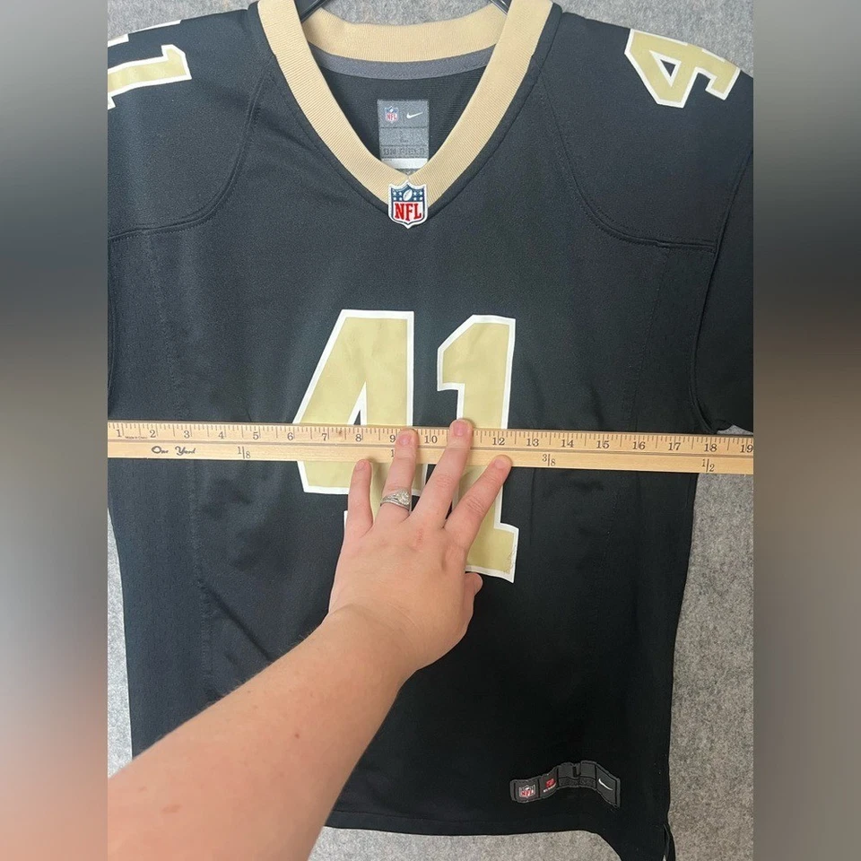 Camiseta NFL Nike Youth Grande Kamara New Orleans Saints preta e dourada - Imagem 4 de 4