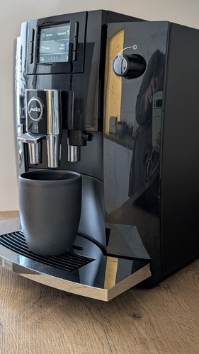 JURA E6 1450W Kaffee-Vollautomat - Piano Black, 1,9L (15377)