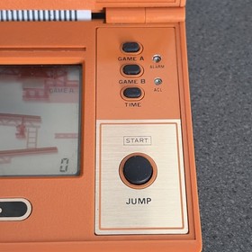 NINTENDO Donkey Kong Game and Watch in Excellent Condition (DK-52) 1982