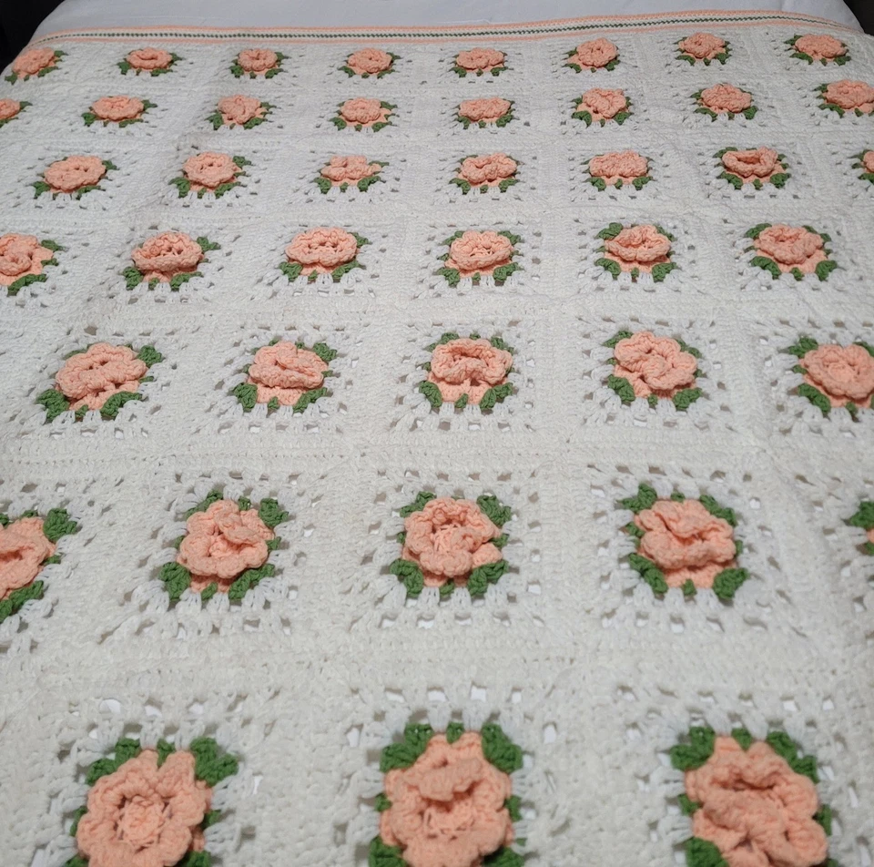 Manta afgana 3D flores rosa melocotón abuela cuadrada ganchillo tiro 54 x 66 pulgadas Foto 3 de 4