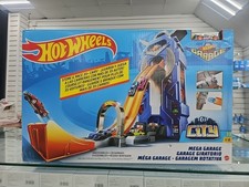 Hot Wheels FTB68 Mega Garage Playset