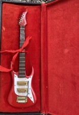 Music Guitarra Replica Miniature Electric Guitar Model Comes With Box