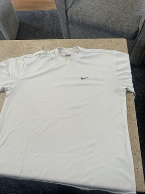 Nike Dri-FIT Men s Medium White Short Sleeve Athletic Performance Shirt