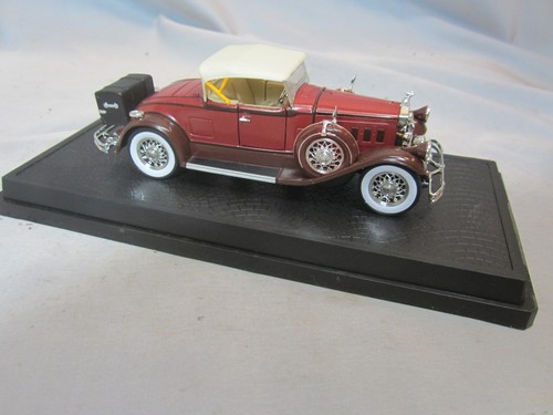 Signature Models 1930 Pierce Arrow Model B 1:32 Scale Die Cast Car - Picture 2 of 4
