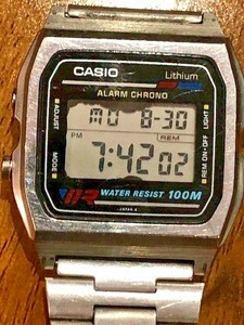 watch with second hand