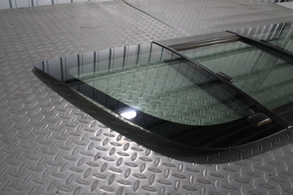 MK5 H200 HIACE TRH214W 2004- Toyota OEM JDM RHD vidrio trasero segunda fila lado izquierdo Foto 2 de 4