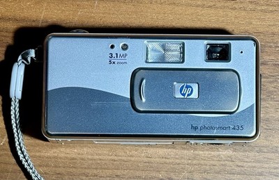 HP Photosmart 435 3.1MP 5x Zoom Compact Digital Camera w/ 8886 Dock++ Tested